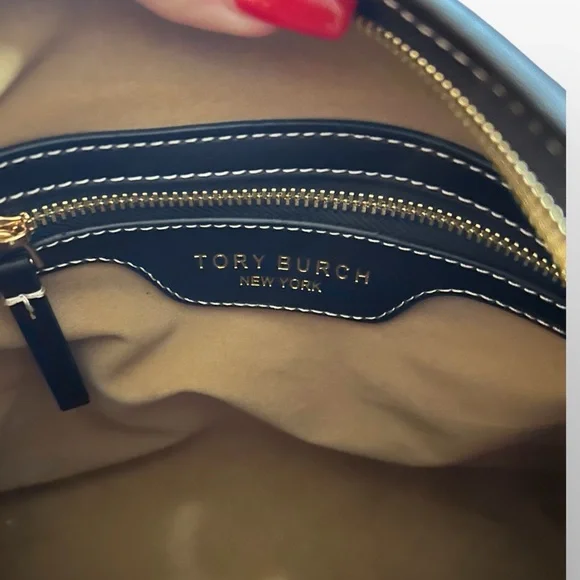 Chic Black Shoulder Bag - Picture 7 of 7